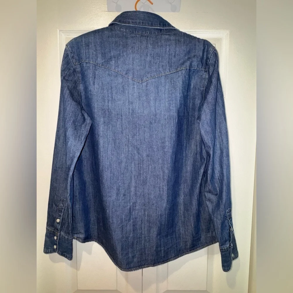 Stetson Women’s Blue Denim Button-Down Blouse | Size L | NWT